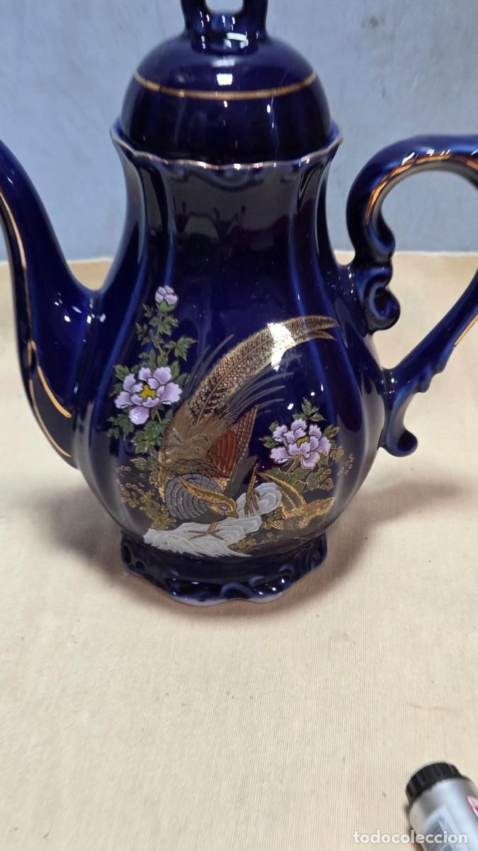 Vintage: tetera de porcelana con musica