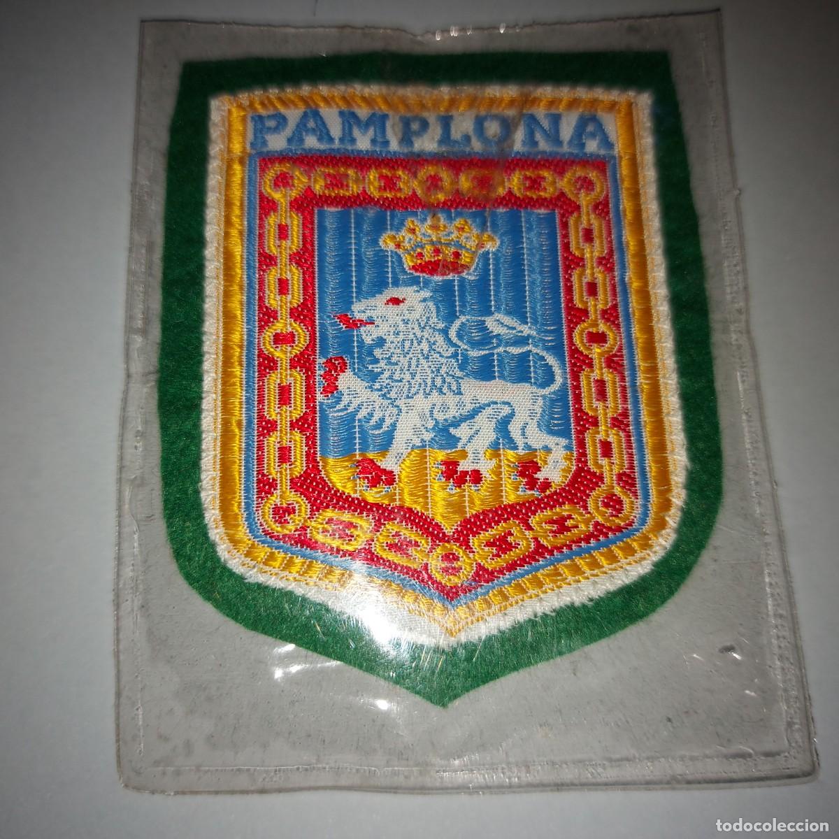 Vintage: ANTIGUO PARCHE DE TELA BORDADO , PAMPLONA