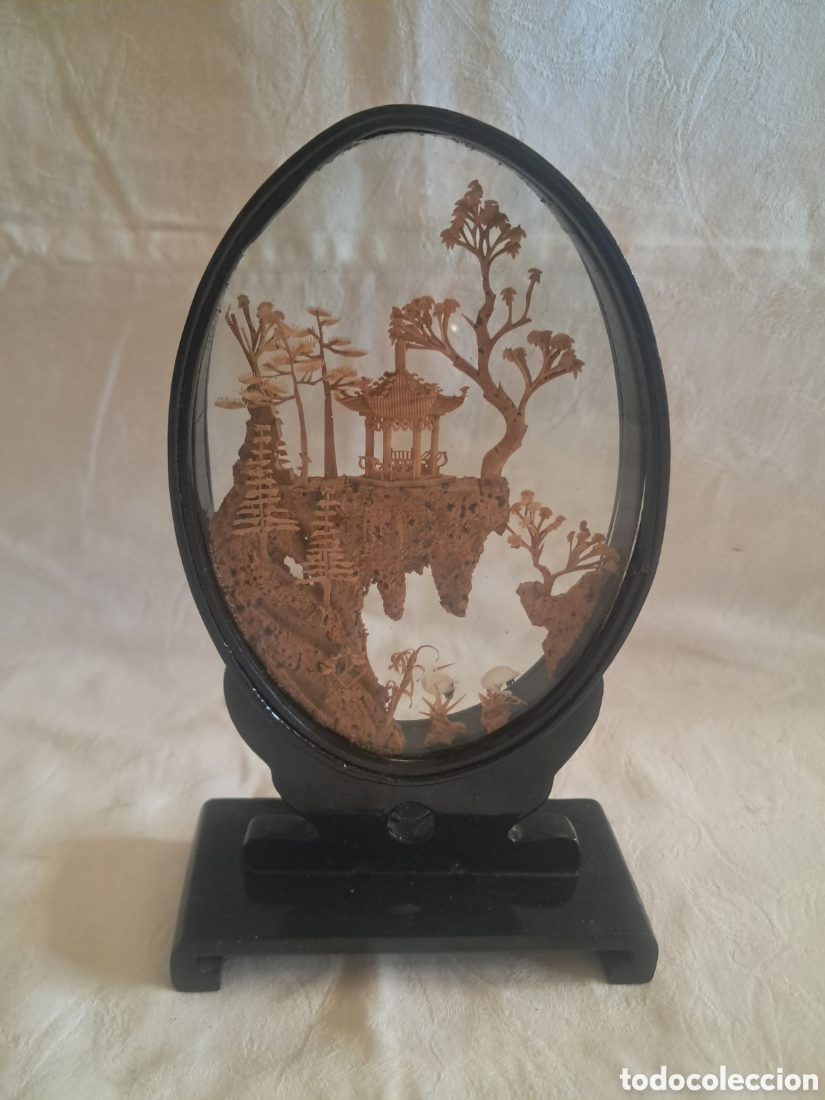 Vintage: Vintage Chinese Cork Carving Diorama &ndash; Oval Black Lacquer Shadow Box (1970s/80s)