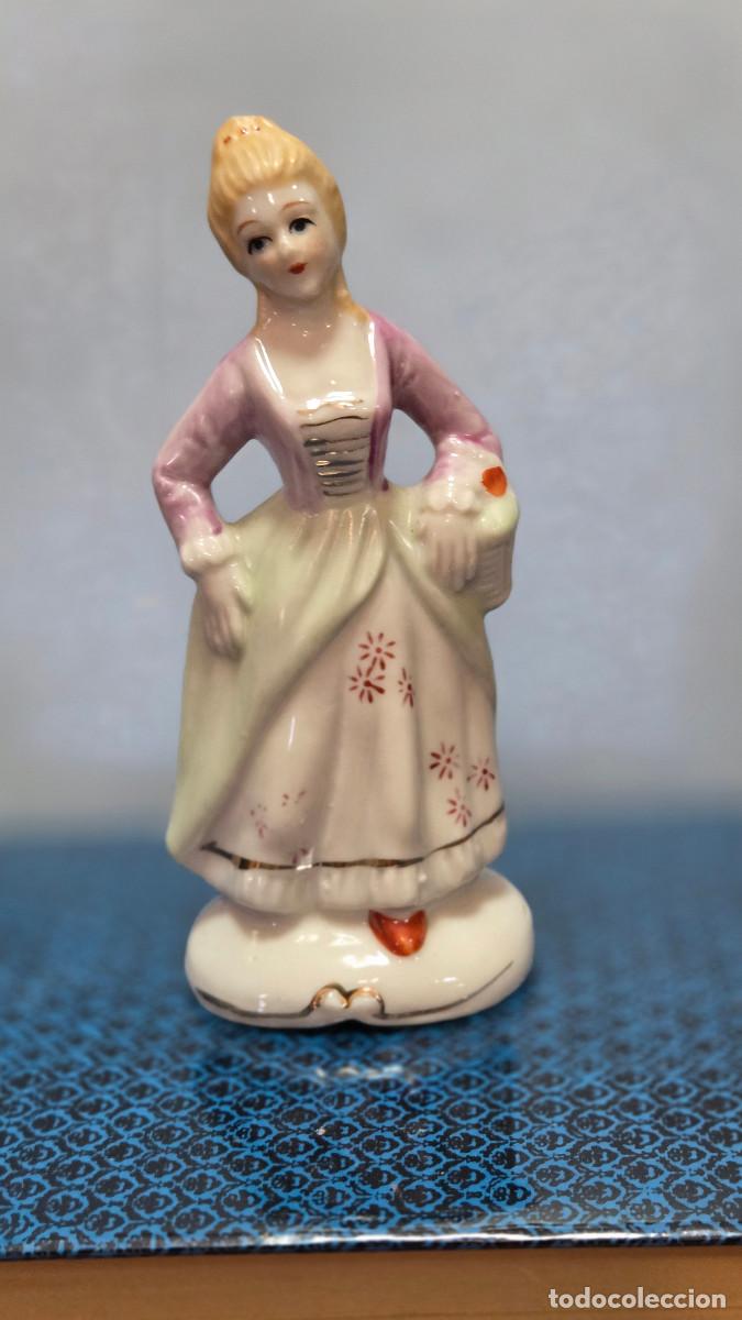 Vintage: figuras de mujer de porcelana biscuit - Foto 1