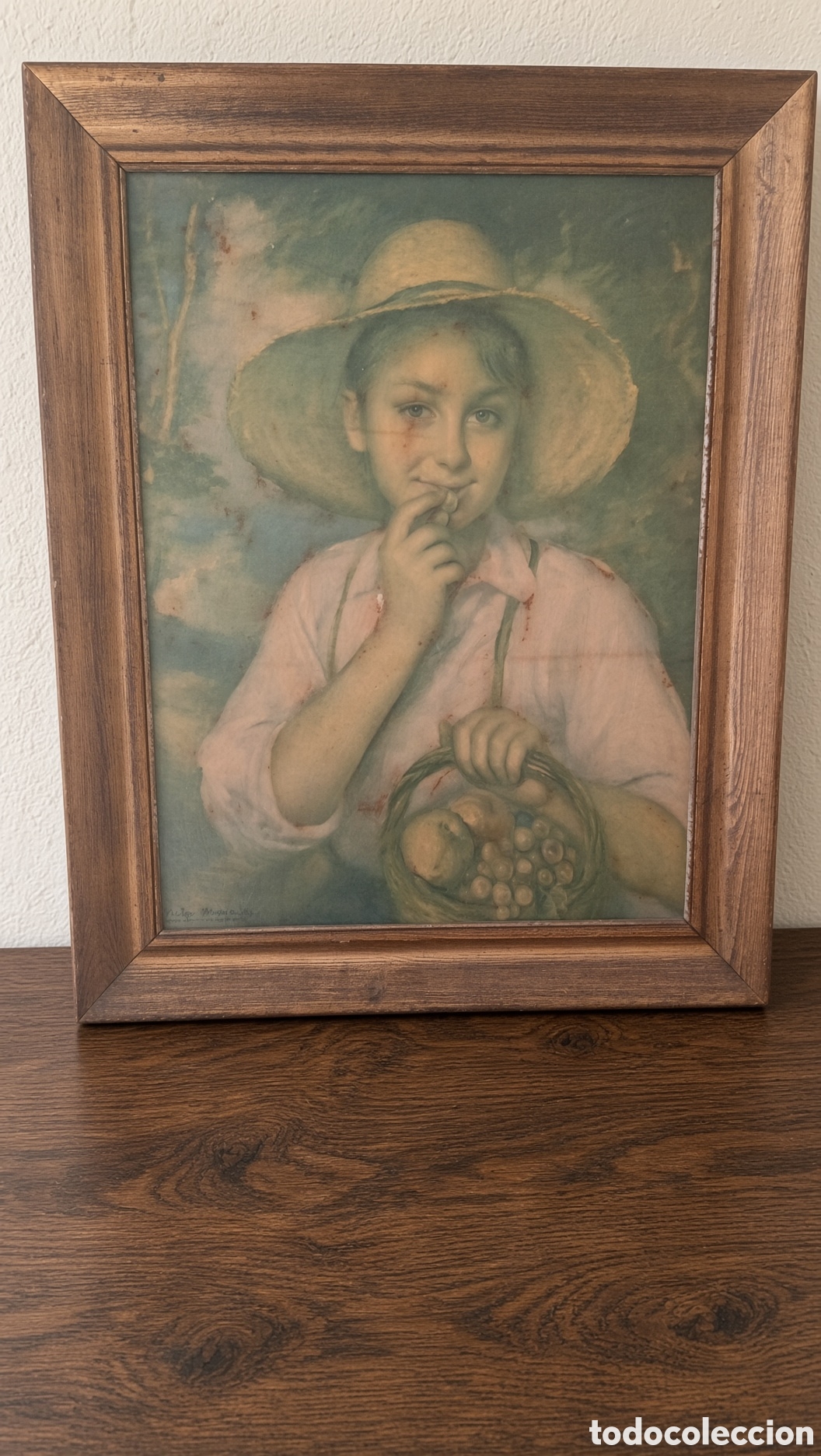Vintage: Cuadro decorativo antiguo, ni&ntilde;a con sombrero de paja y cesto de fruta, en marco de madera