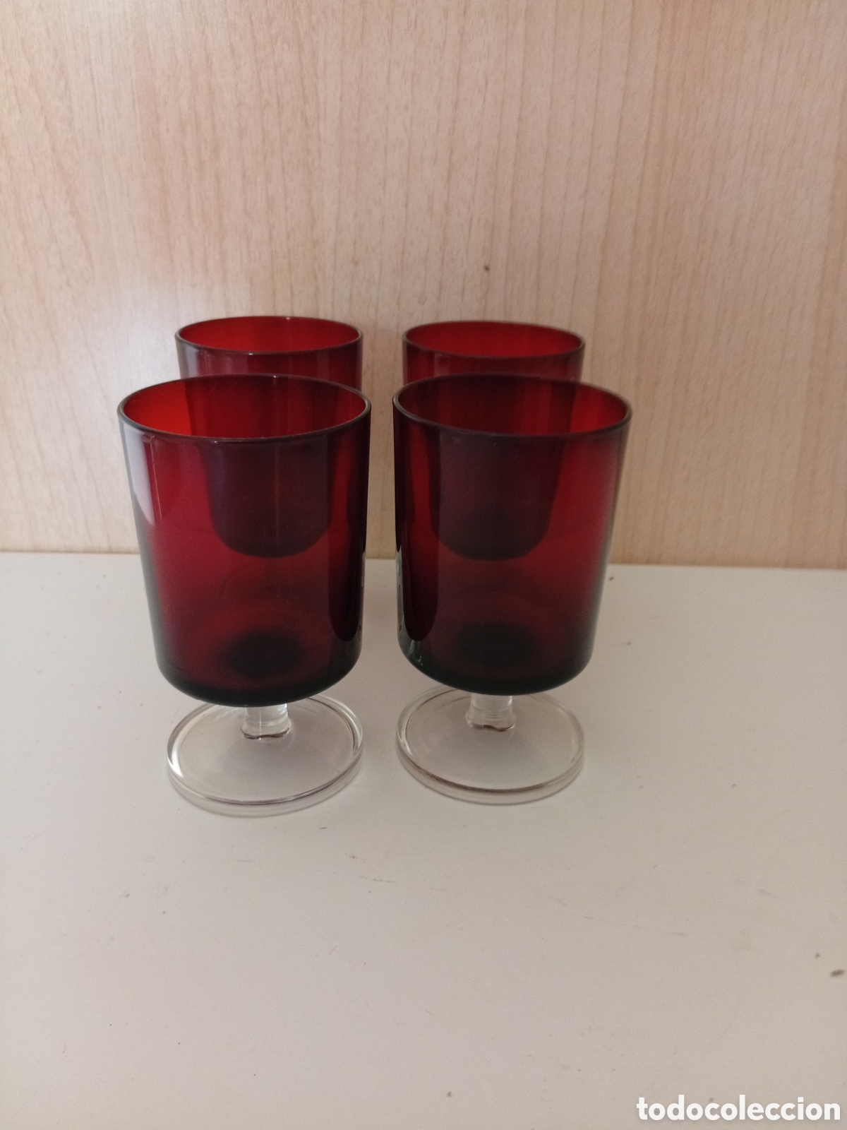 Vintage: 4 copas vintage en color rojo