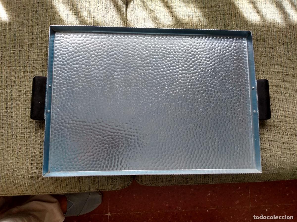 Vintage: Bandeja aluminio anodizado con asas de baquelita. Vintage, 52x36 cm. Espa&ntilde;a mediados siglo XX ma