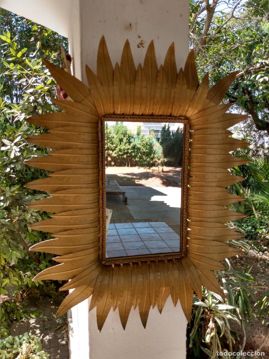 Vintage: Espejo Sol hojas metal dorado 75x61 cm. Mitad siglo XX.