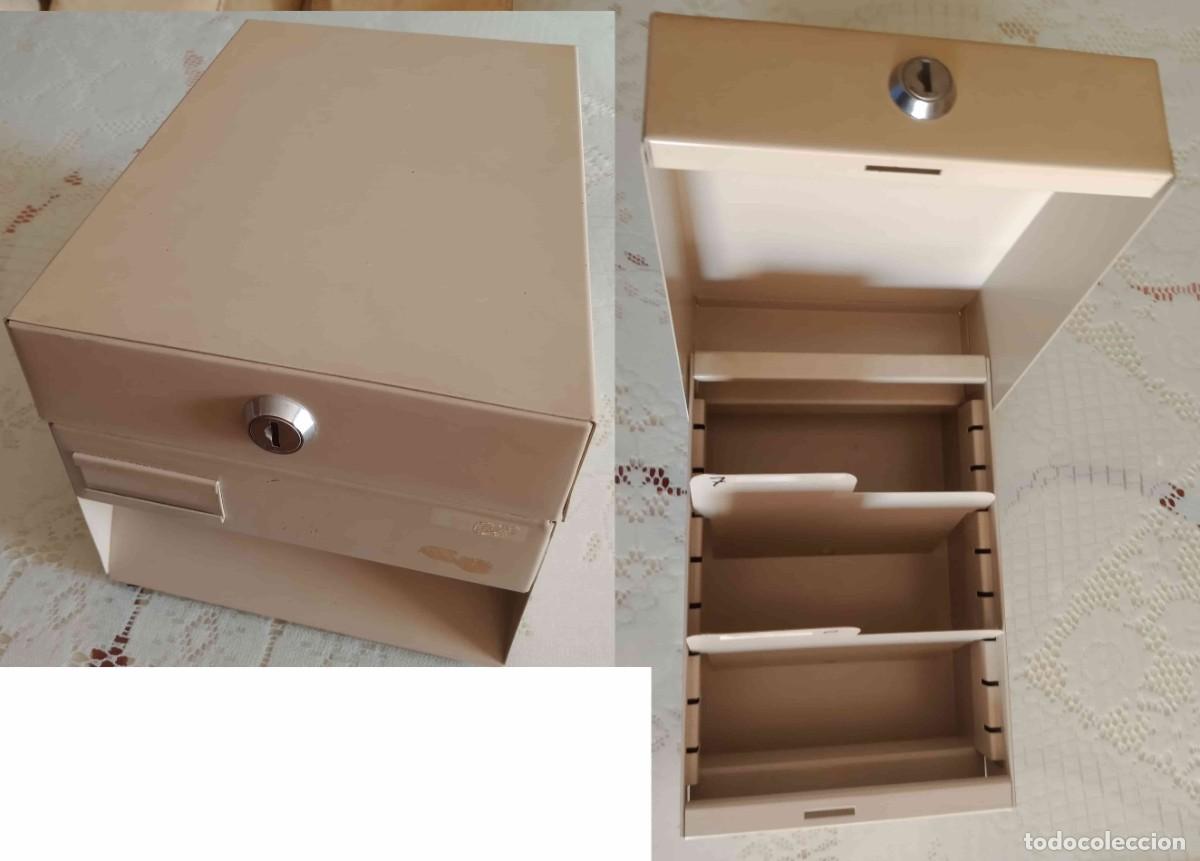 Vintage: CAJA MET&Aacute;LICA PARA CDs Y DVDs (25 x 17 x 15 cm.)