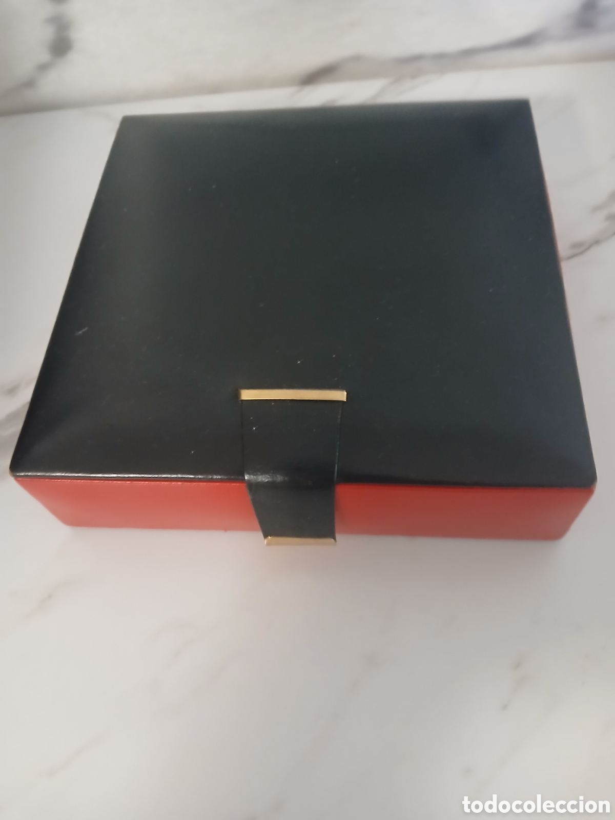 Vintage: Caja de piel decoracion roja y negra