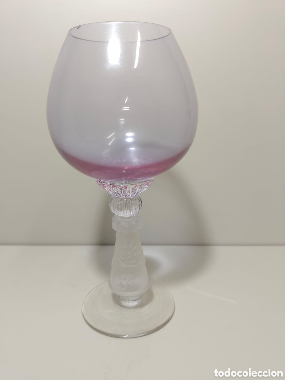 Vintage: Copa tama&ntilde;o grande de cristal con tallo decorado.