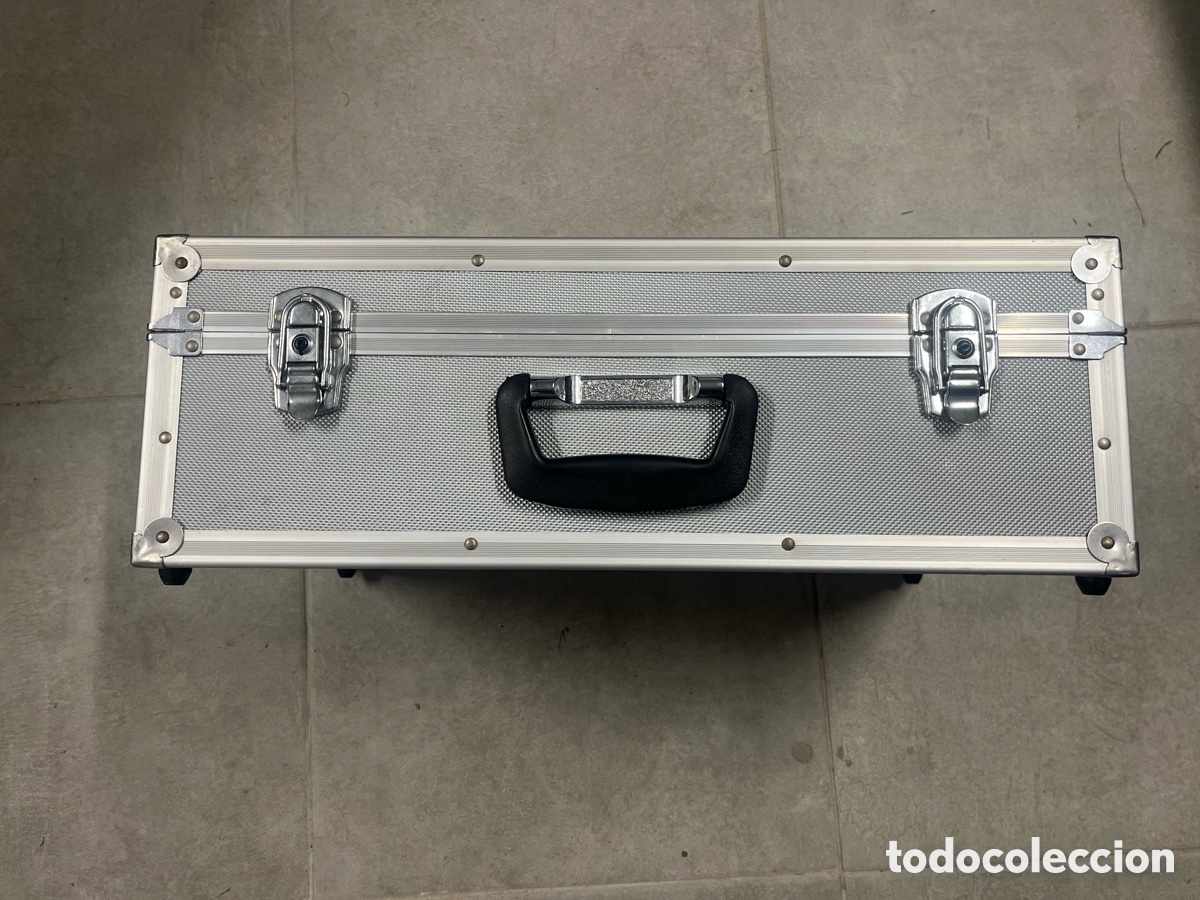Vintage: Maleta de aluminio con interior acolchado - Foto 2
