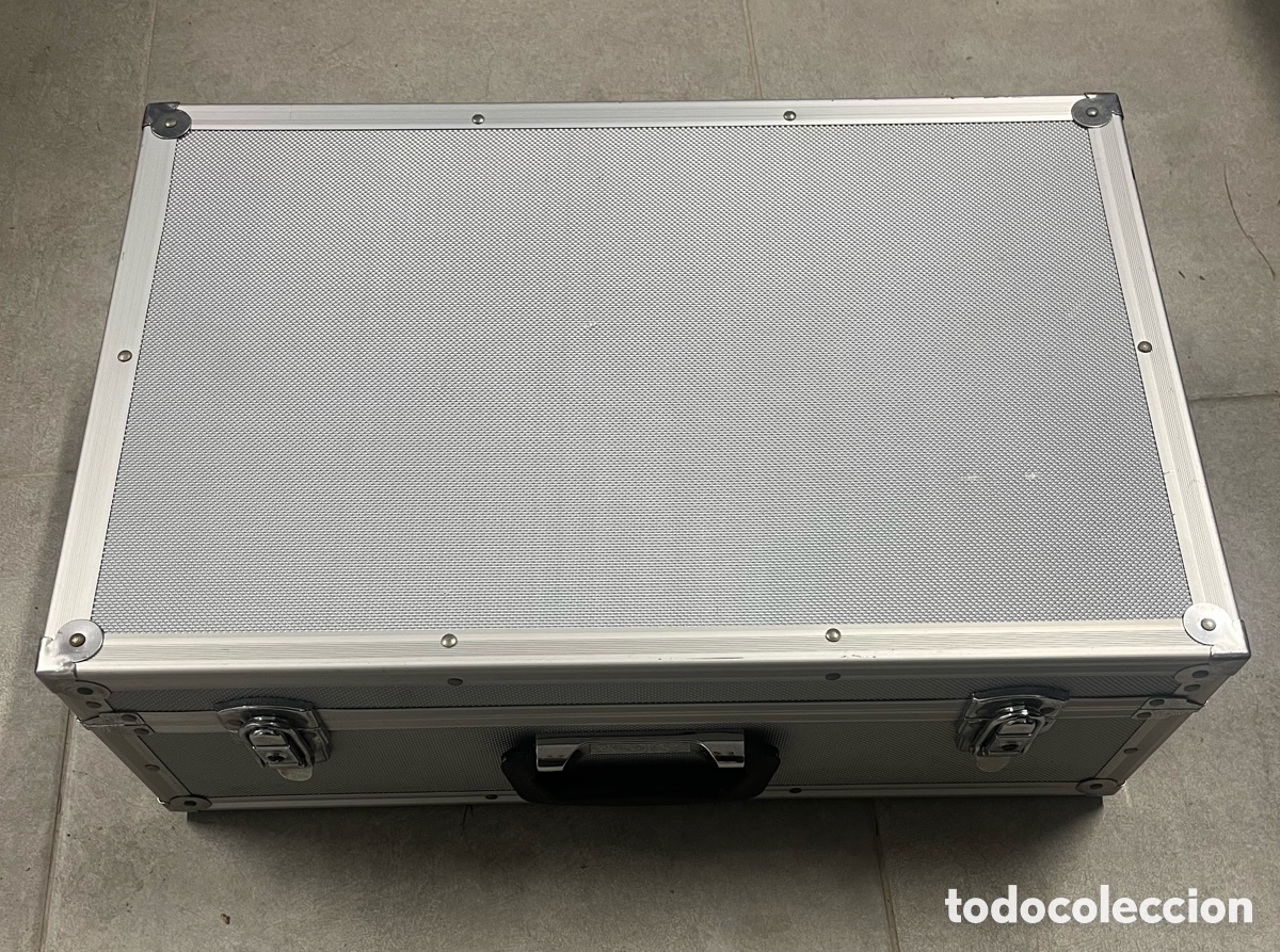 Vintage: Maleta de aluminio con interior acolchado