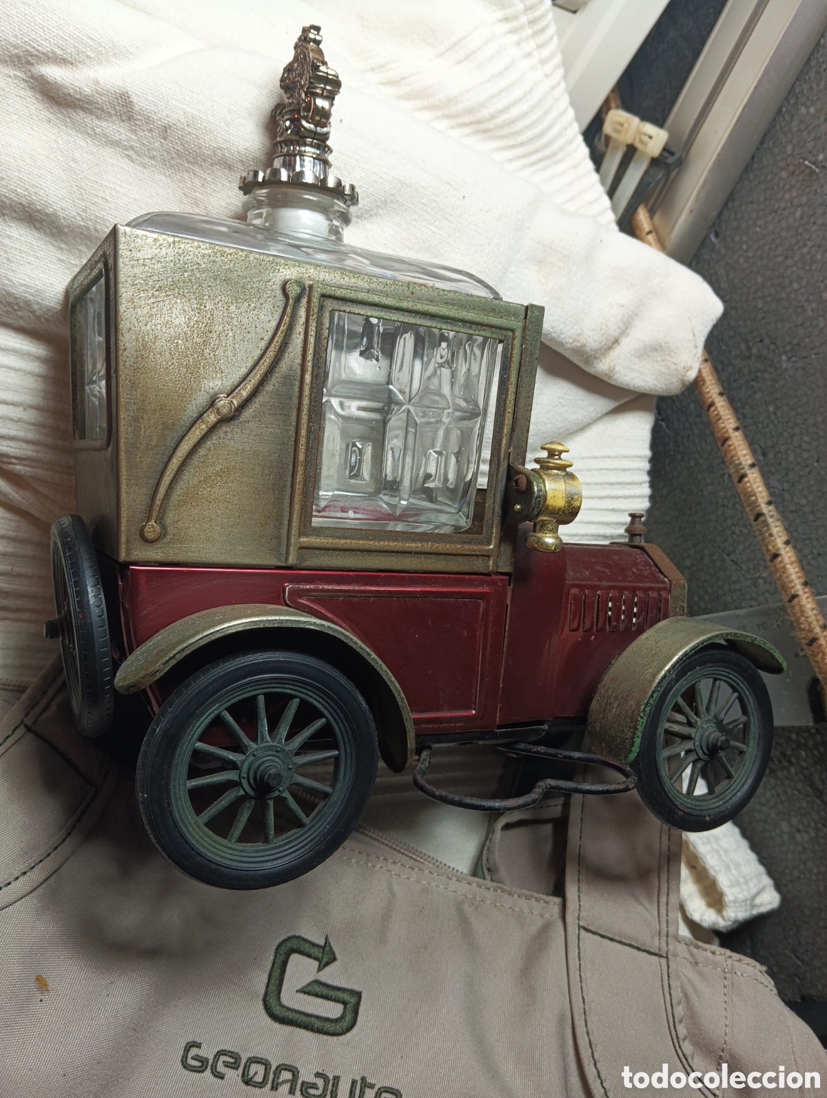 Vintage: Licorera musical de colecci&oacute;n Ford 1918