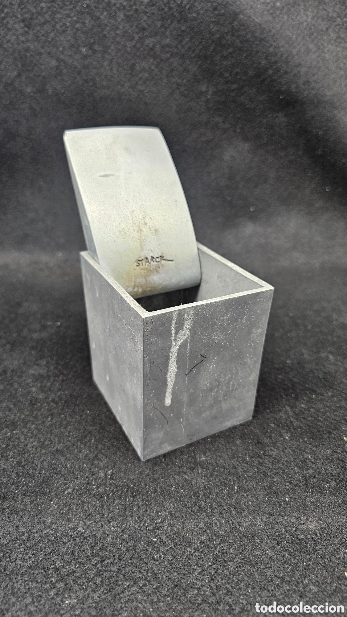 Vintage: cenicero de dise&ntilde;o vintage llamado &rdquo;Ray Hollis&rdquo;, creado porel dise&ntilde;ador franc&eacute;s Philippe Starck 1986