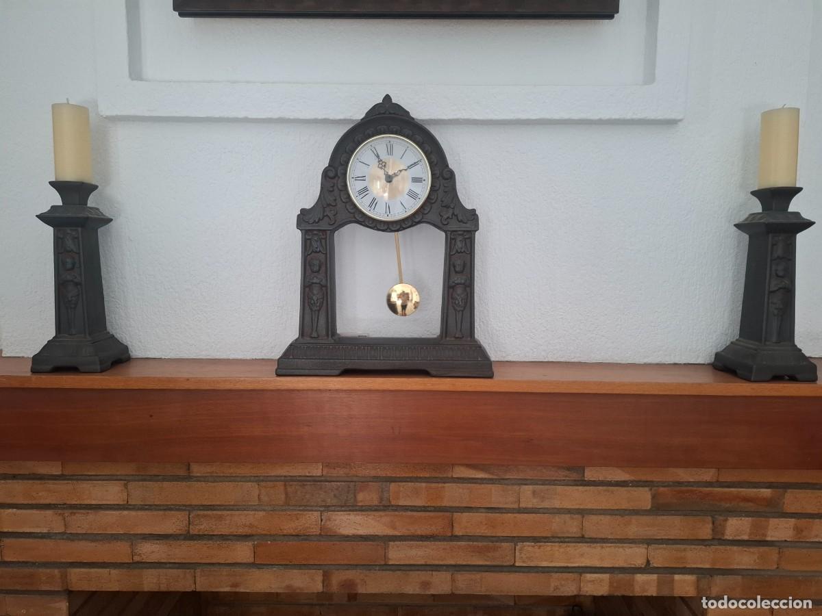 Vintage: Reloj de p&eacute;ndulo y portavelas