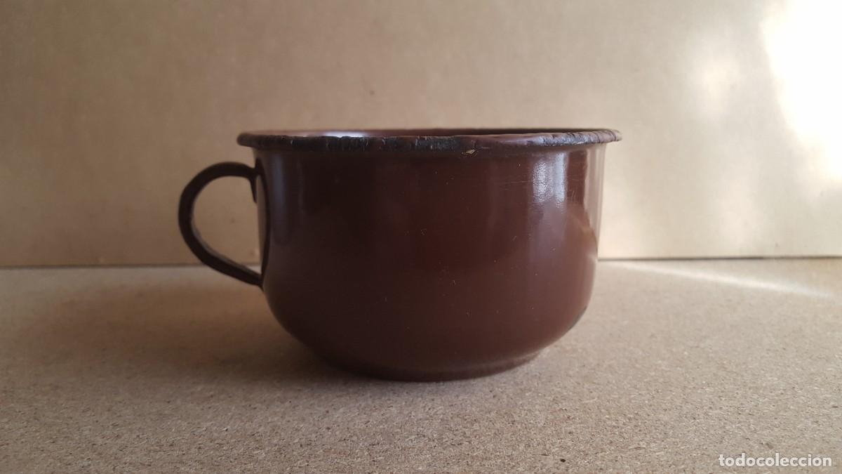 Vintage: Antigua Taza/taz&oacute;n de metal esmaltado con asa. Vintage.