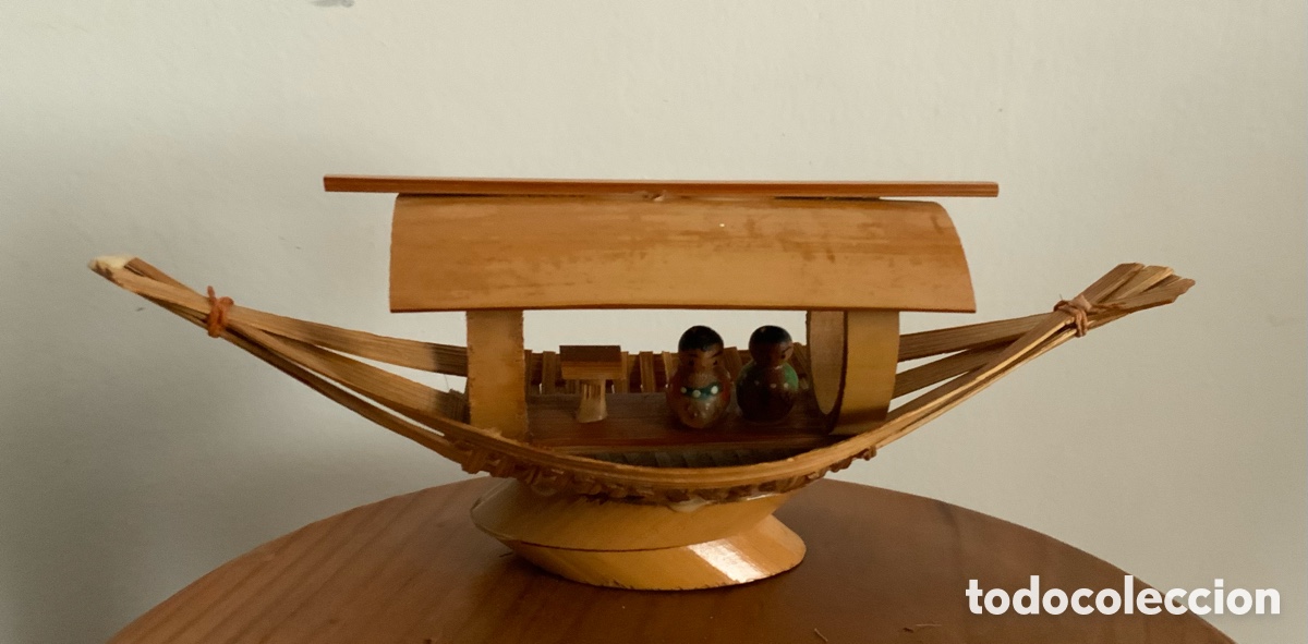 Vintage: BARCO DE BAMB&Uacute; VINTAGE CON KOKESHI MINIATURA DENTRO