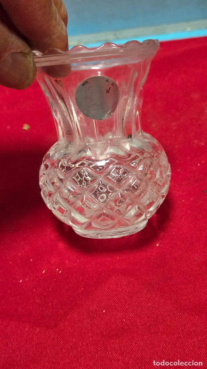 Vintage: peque&ntilde;o jarron de cristal - Foto 2