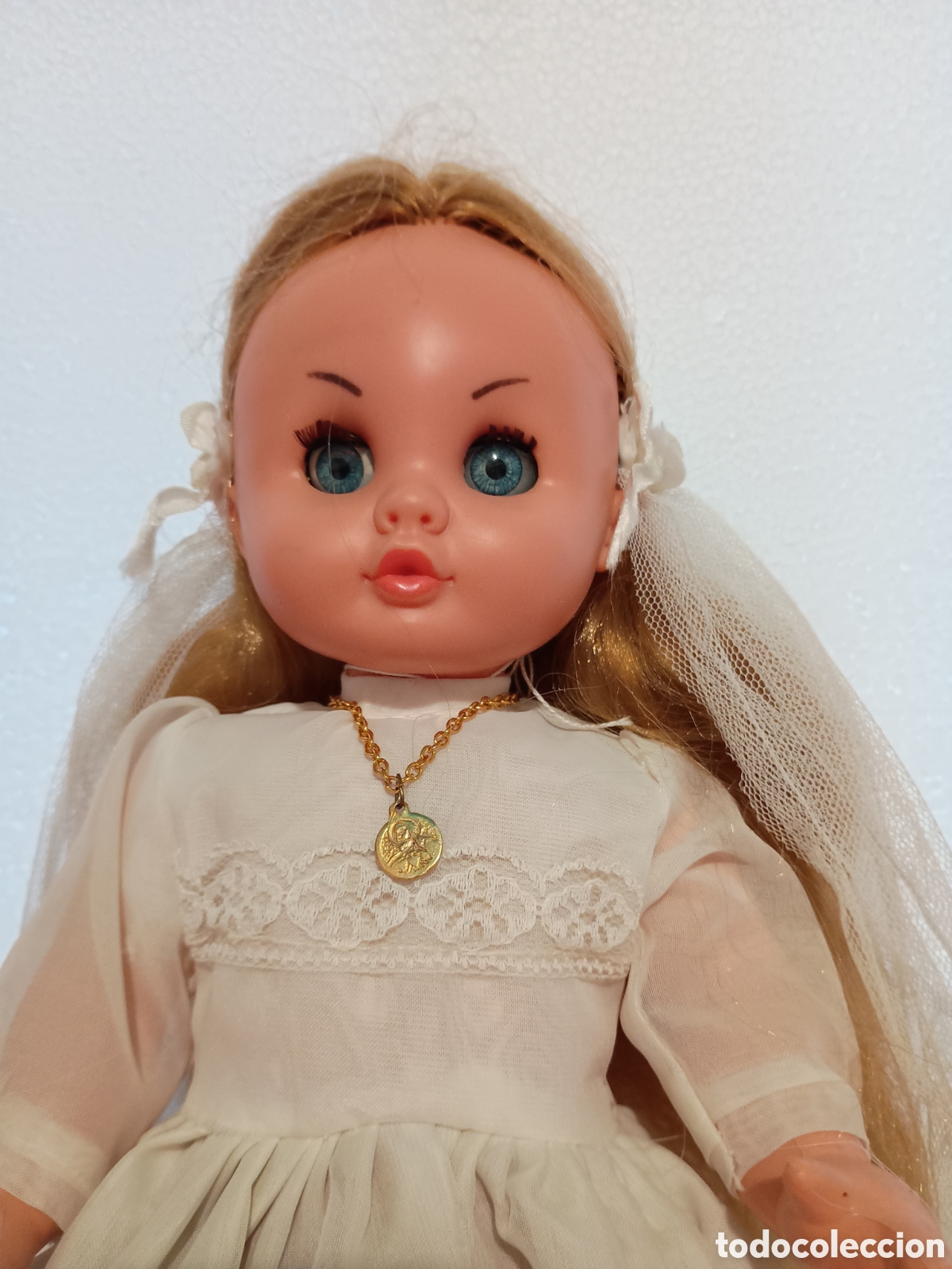 Vintage: Mu&ntilde;eca vintage con vestido de comuni&oacute;n o de novia