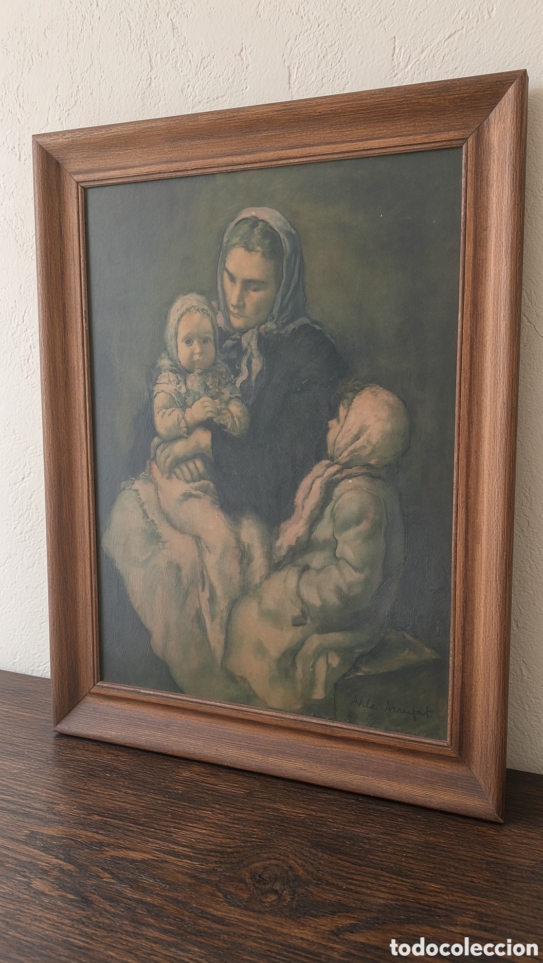Vintage: Cuadro decorativo antiguo, madre con dos ni&ntilde;os, en marco de madera