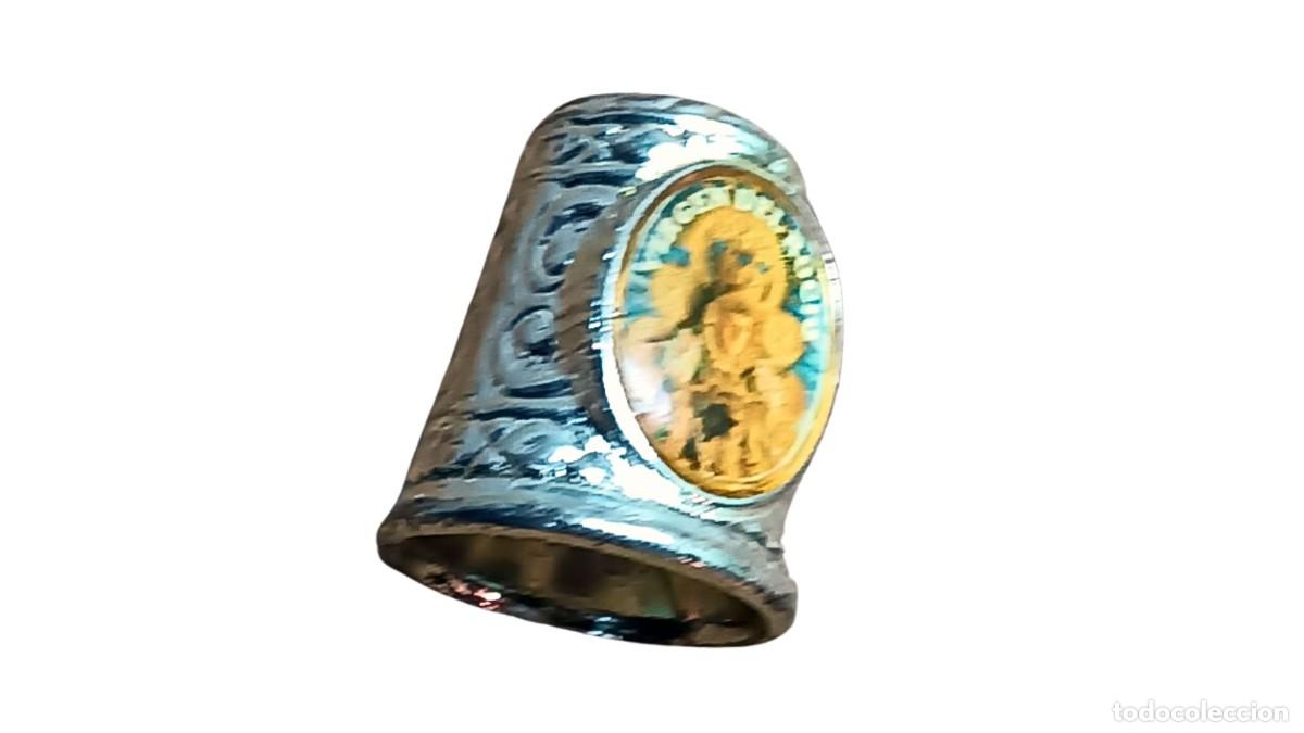 Vintage: DEDAL COLECCIONABLE DE LA VIRGEN DEL ROC&Iacute;O - METAL PLATEADO CON RELIEVE Y MEDALL&Oacute;N ESMALTADO