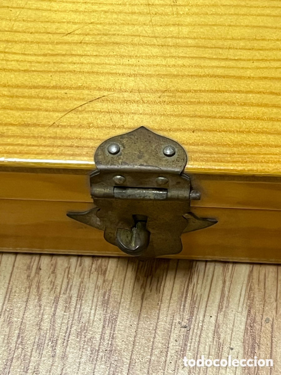 Vintage: Caja plana de madera con cierre met&aacute;lico - Foto 3