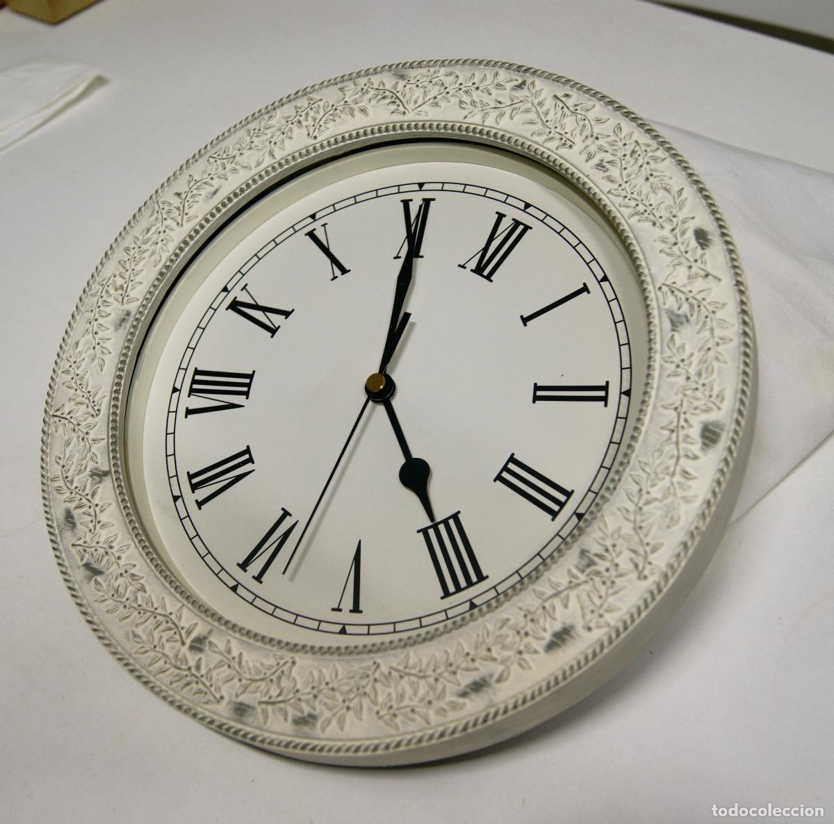 Vintage: Reloj pared blanco decap&eacute; con relieve - Foto 2