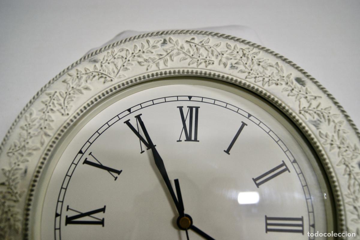 Vintage: Reloj pared blanco decap&eacute; con relieve - Foto 4