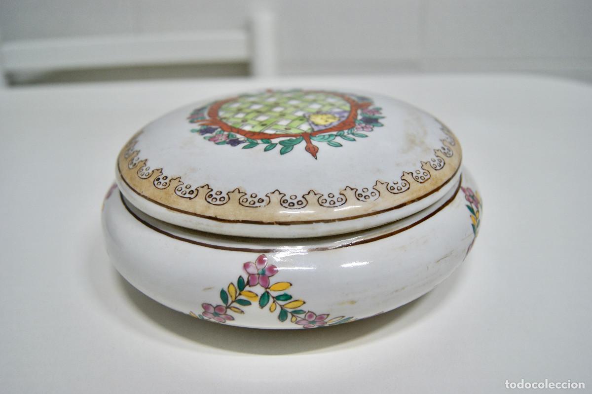 Vintage: Caja en blanco con flores y cenefas - Foto 2