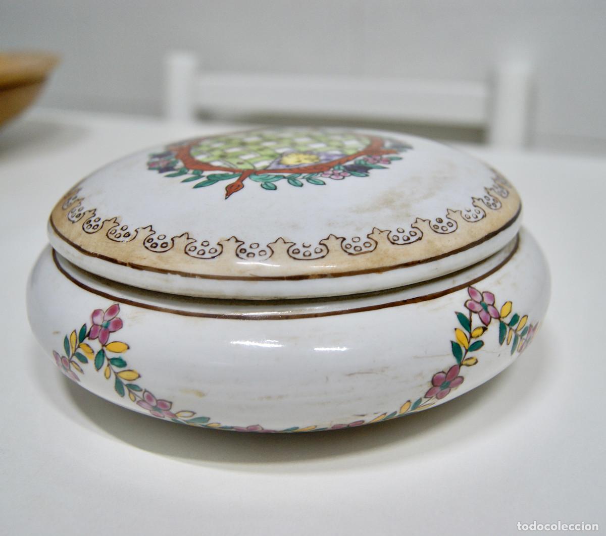 Vintage: Caja en blanco con flores y cenefas - Foto 3