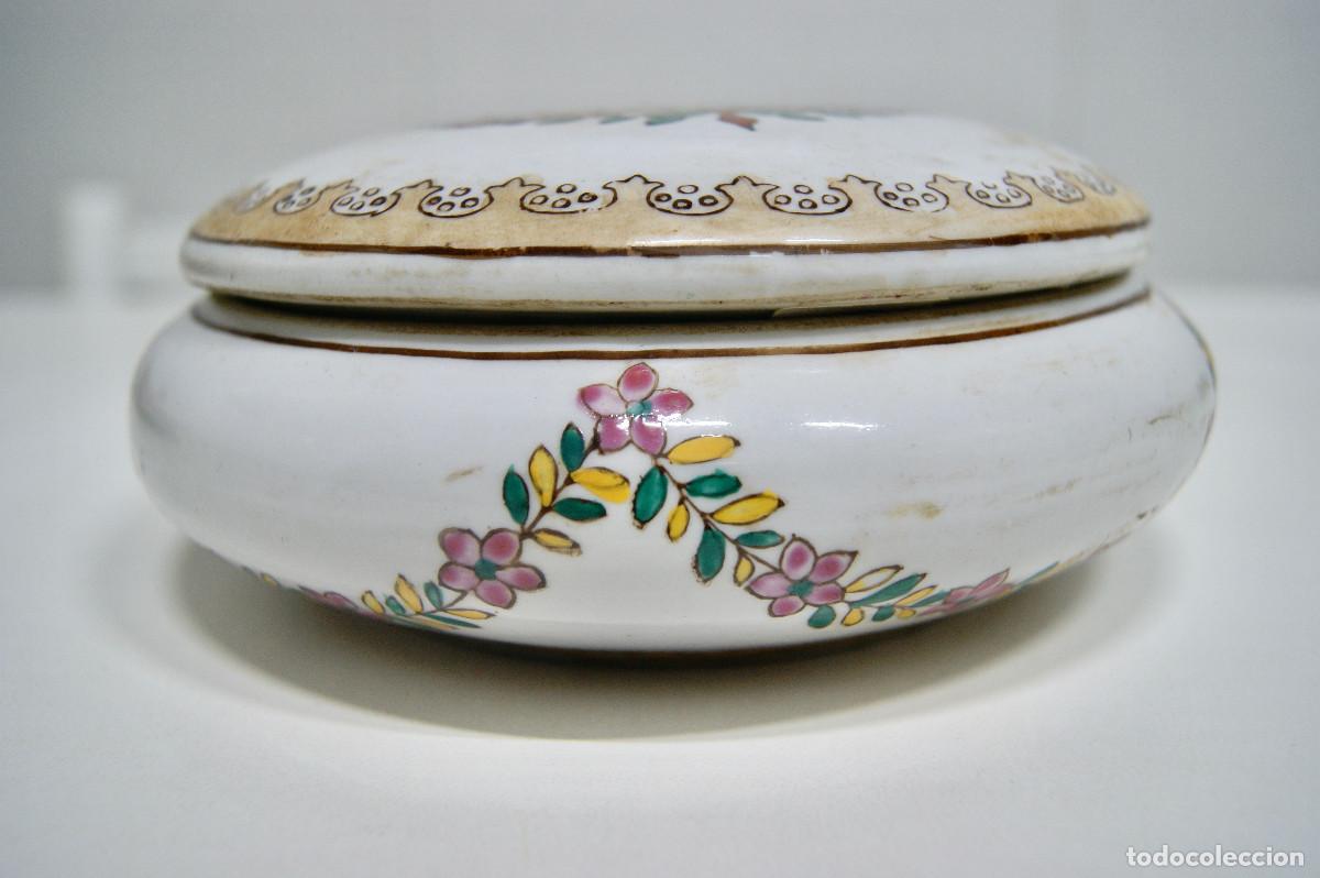 Vintage: Caja en blanco con flores y cenefas - Foto 6