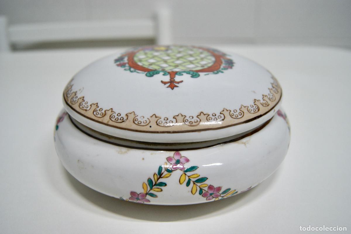 Vintage: Caja en blanco con flores y cenefas - Foto 7
