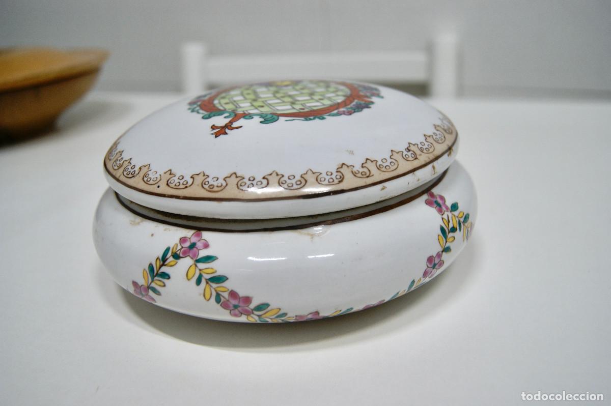 Vintage: Caja en blanco con flores y cenefas - Foto 9