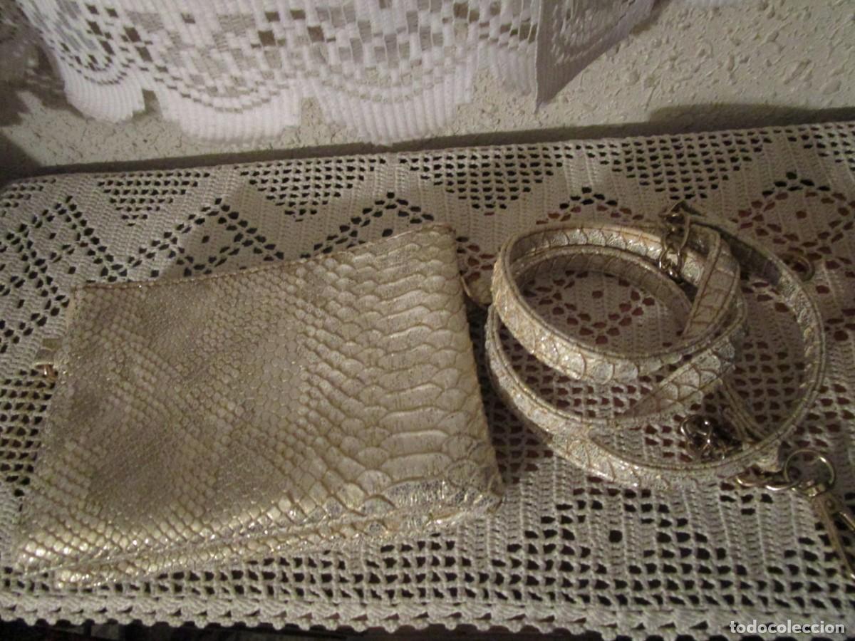 Vintage: PRECIOSO BOLSO PEQUE&Ntilde;O DORADO TIPO MONEDERO, CON ASA BANDOLERA