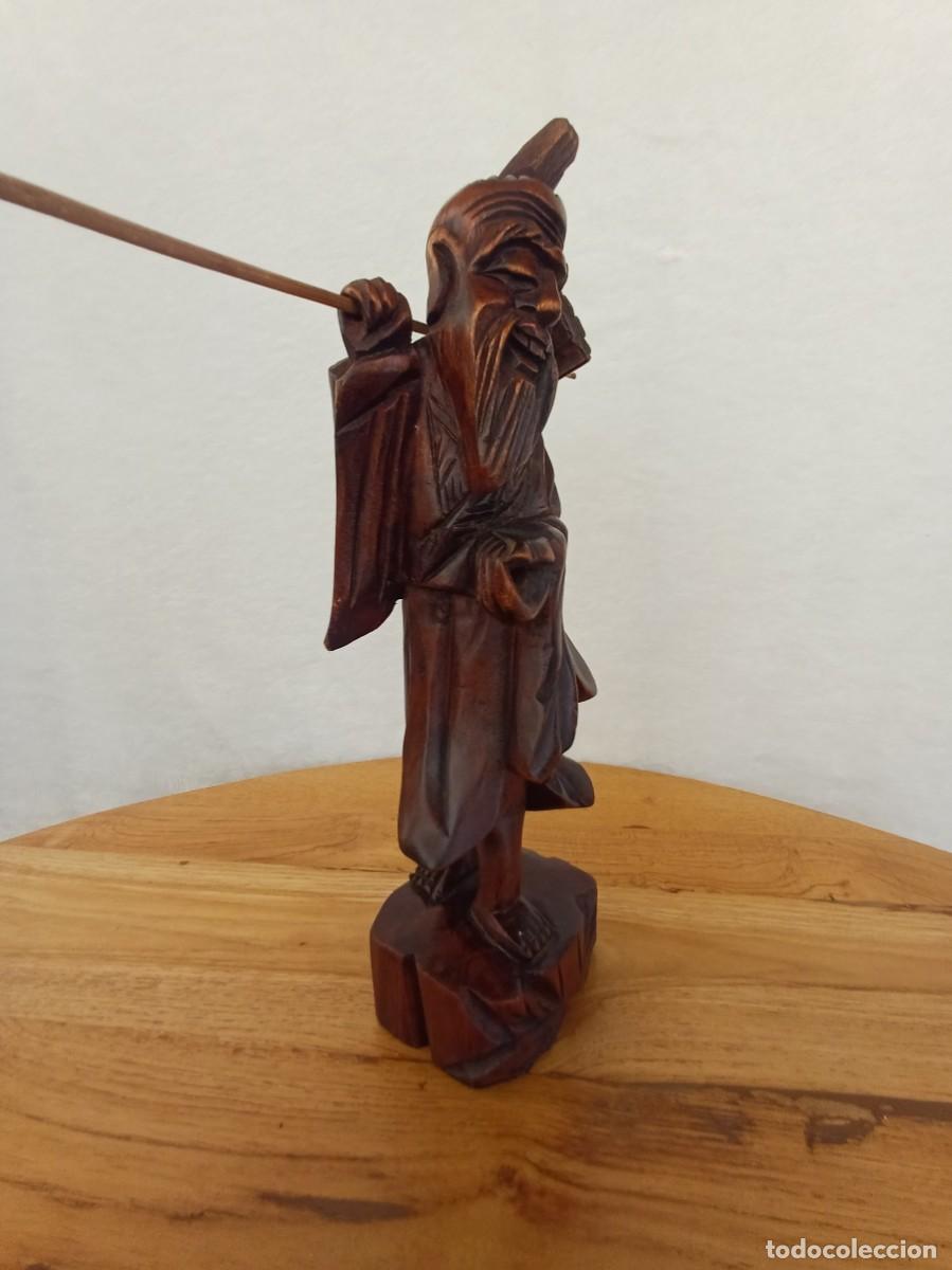 Vintage: Figura asi&aacute;tica esculpida en madera - Foto 2