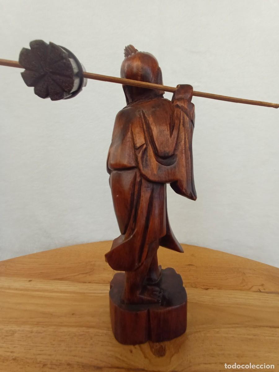 Vintage: Figura asi&aacute;tica esculpida en madera - Foto 3