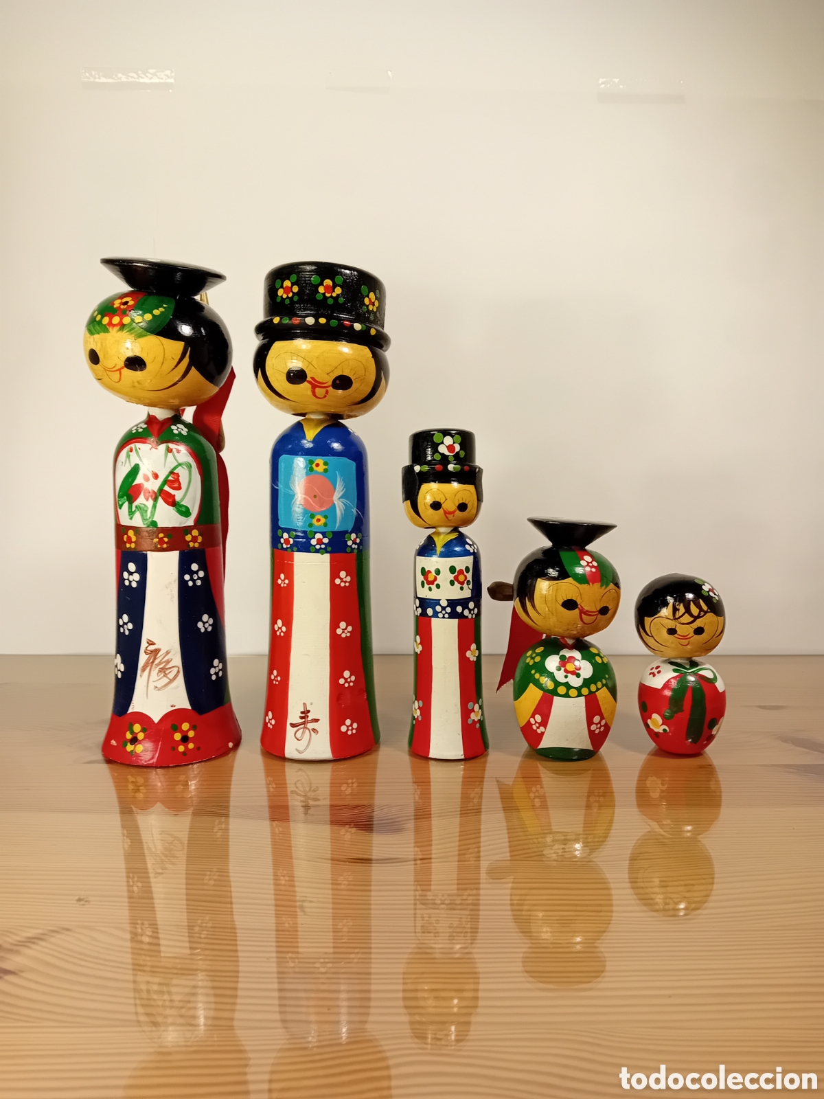 Vintage: Conjunto Wedding Dolls o Gakshi de 5 Mu&ntilde;ecas Coreanas Madera Vintage, a&ntilde;os 50-60.