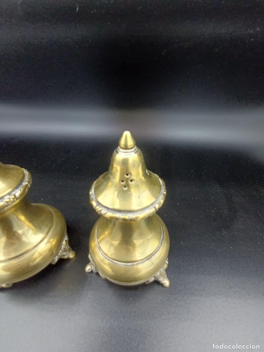 Vintage: Conjunto de salero y pimentero en bronce - Foto 3