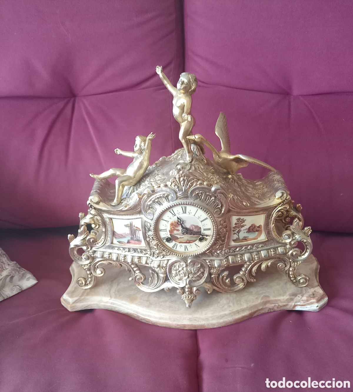 Vintage: Reloj de sobremesa antiguo estilo Luis XV / Rococ&oacute; - Bronce, m&aacute;rmol y porcelana. Con llave