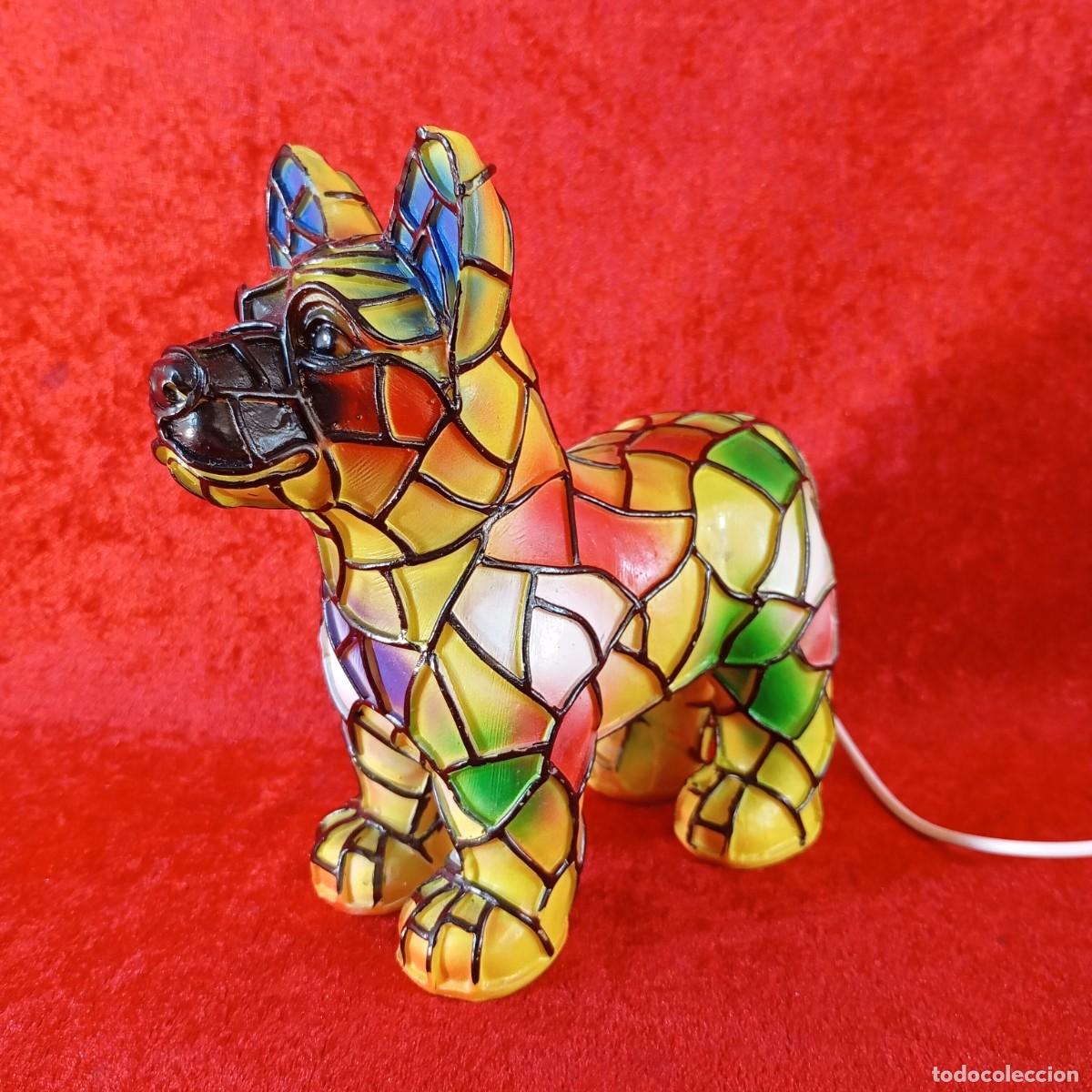 Vintage: LAMPARA DE PERRO VINTAGE DE NOCHE - RESINA TINTADA DE COLORES - ESTILO GEOM&Eacute;TRICO - 16 X 17 CM