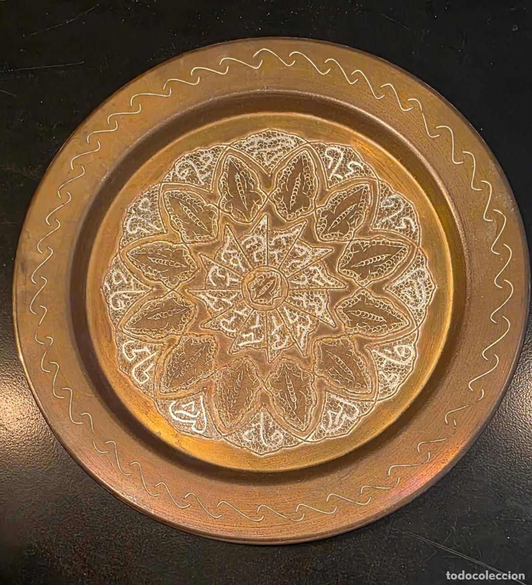 Vintage: Plato decorativo vintage de cobre repujado con mandala floral oriental &ndash; 25 cm