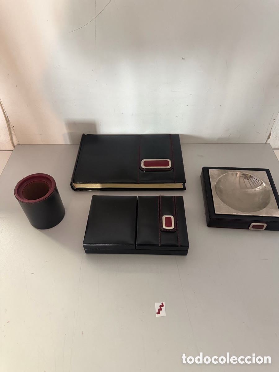 Vintage: juego de escritorio Loewe fabricada en piel por la c&eacute;lebre casa de lujo espa&ntilde;ola Loewe.
