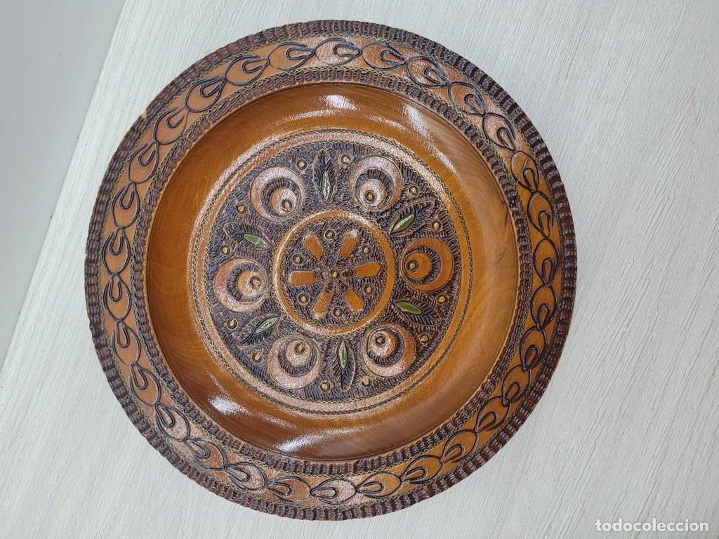 Vintage: PLATO DE MADERA TALLADA - Foto 2