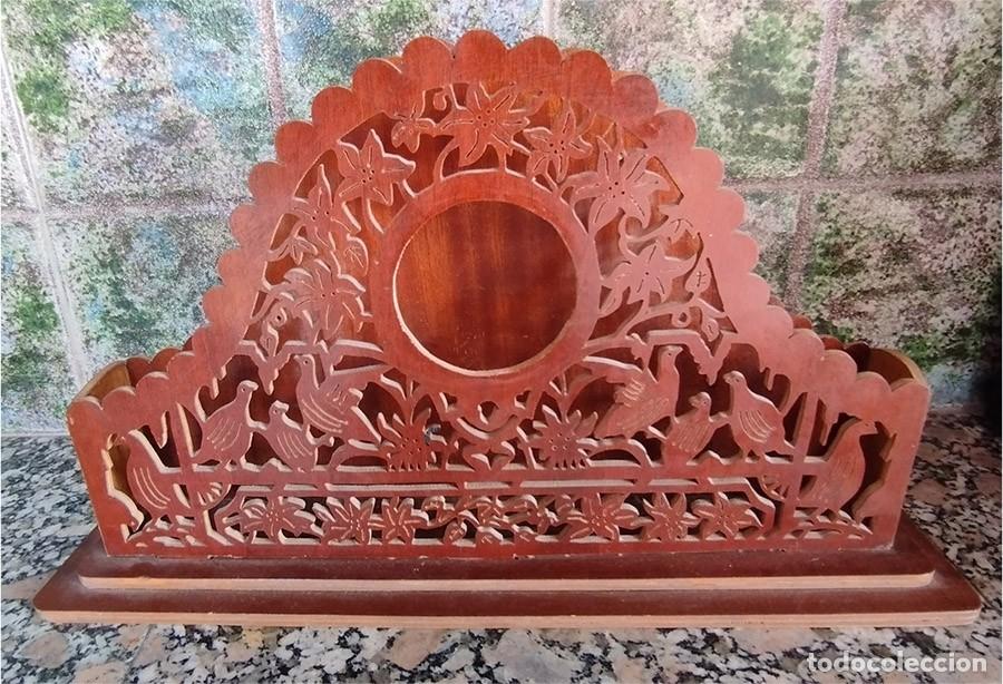 Vintage: REVISTERO EN MADERA TALLADA TEMA PALOMAS FLORES Y MOTIVOS VEGETALES MIDE 45,5 / 26 / 9 CM