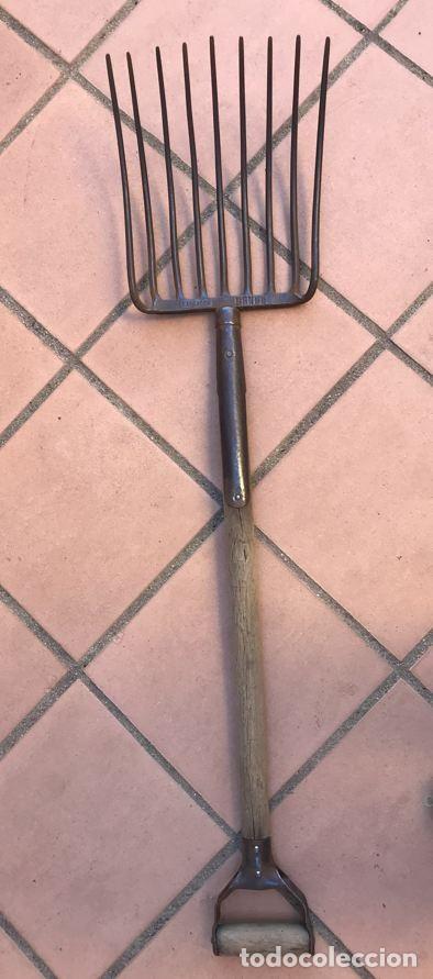 Vintage: Horca o tornadera de hierro y madera