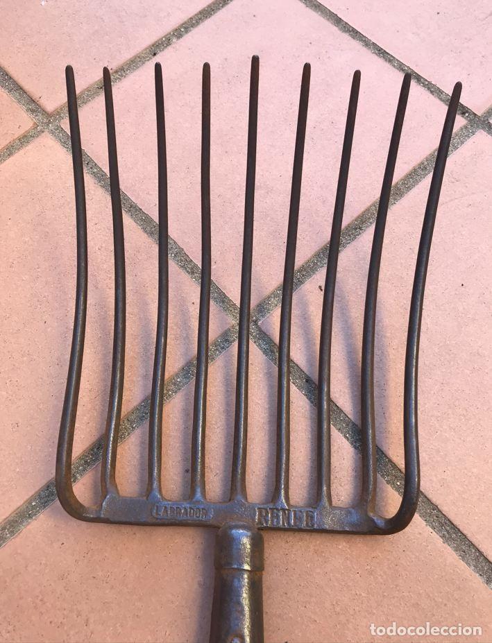 Vintage: Horca o tornadera de hierro y madera - Foto 3