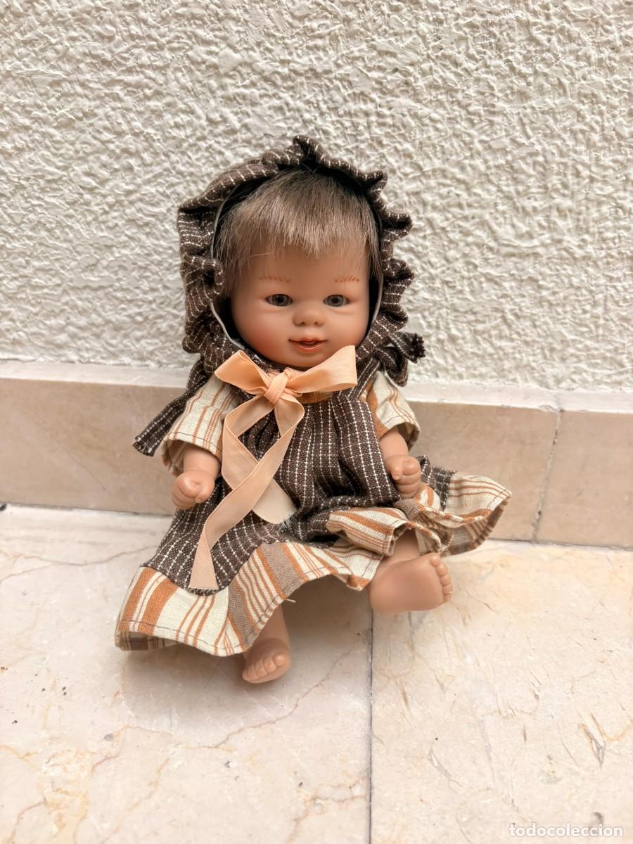 Vintage: Mu&ntilde;eca beb&eacute; vintage con vestido y capota &ndash; pelo implantado &ndash; buen estado