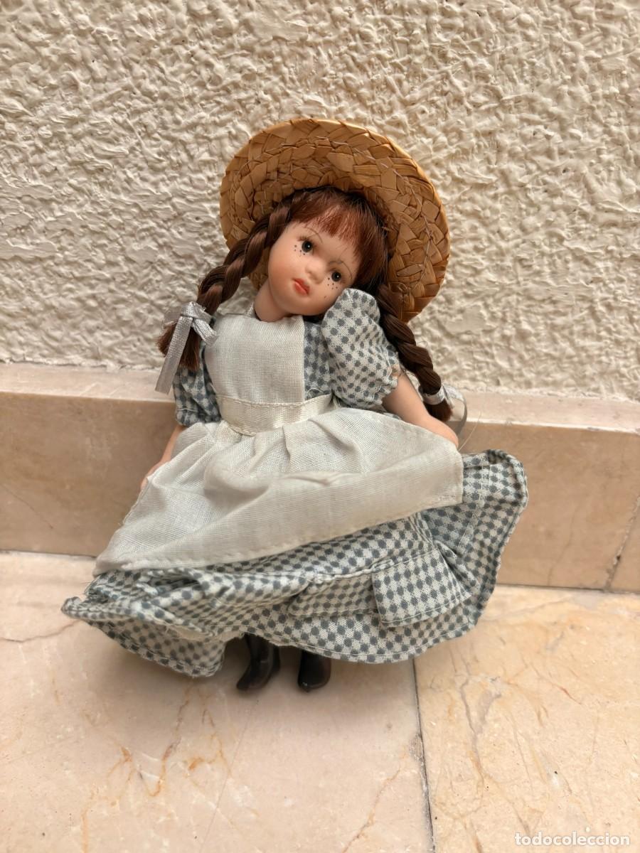 Vintage: Lote 3 mu&ntilde;ecas vintage de colecci&oacute;n con vestidos y sombreros &ndash; buen estado