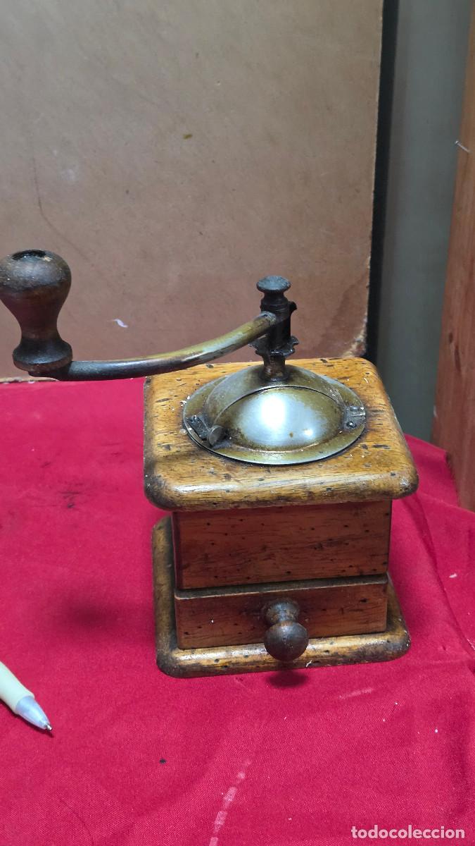Vintage: molinillo antiguo de madera