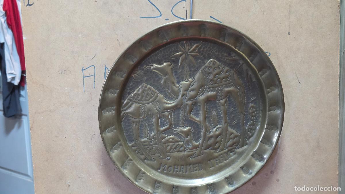 Vintage: plato antiguo de metal - Foto 1