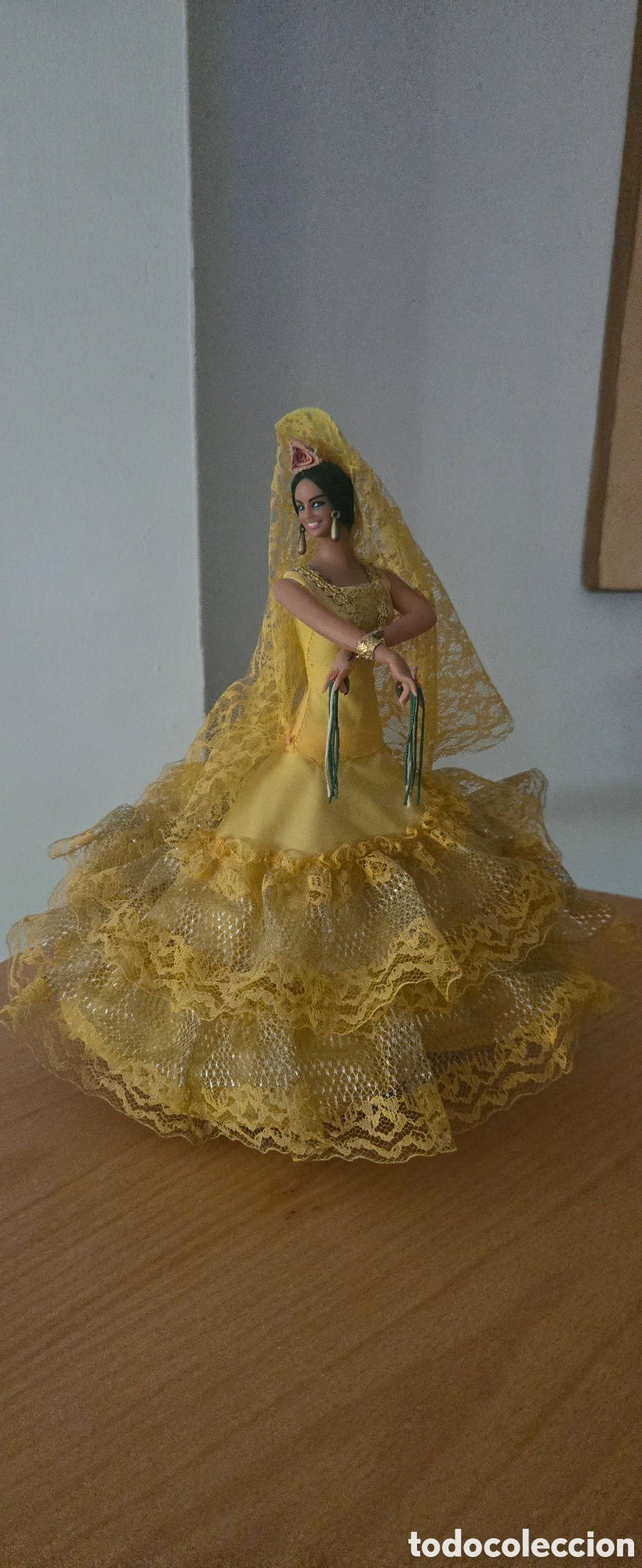 Vintage: Mu&ntilde;eca flamenca Marin con traje amarillo