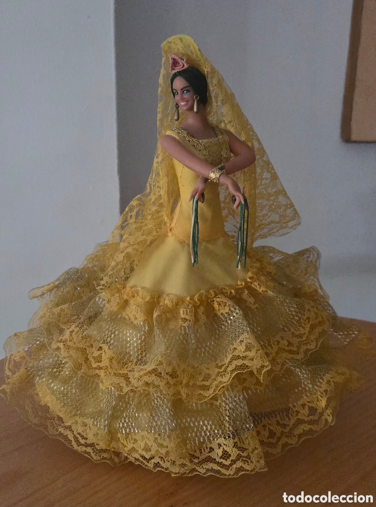 Vintage: Mu&ntilde;eca flamenca Marin con traje amarillo