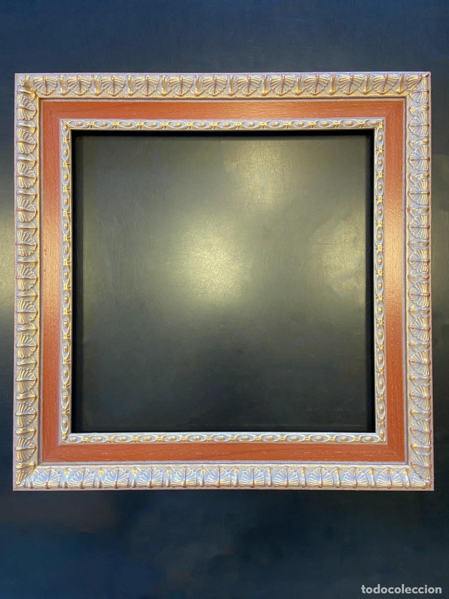 Vintage: Marco madera Cuadrado Rojo Repujado Dorado - 45x45cm